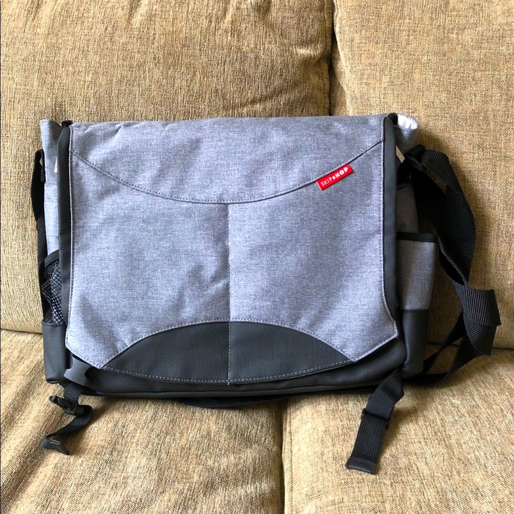 Skip hop diaper bag (crossbody)